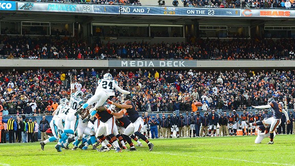 Bears Robbie Gould kicks his second field goal against Jets