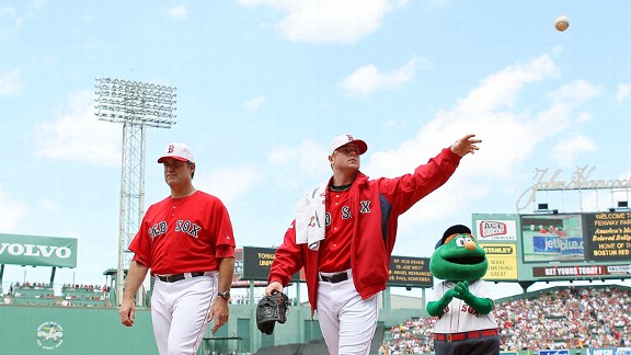 Former Red Sox pitcher Jon Lester pops up at Fenway to catch up with some  old friends - The Boston Globe