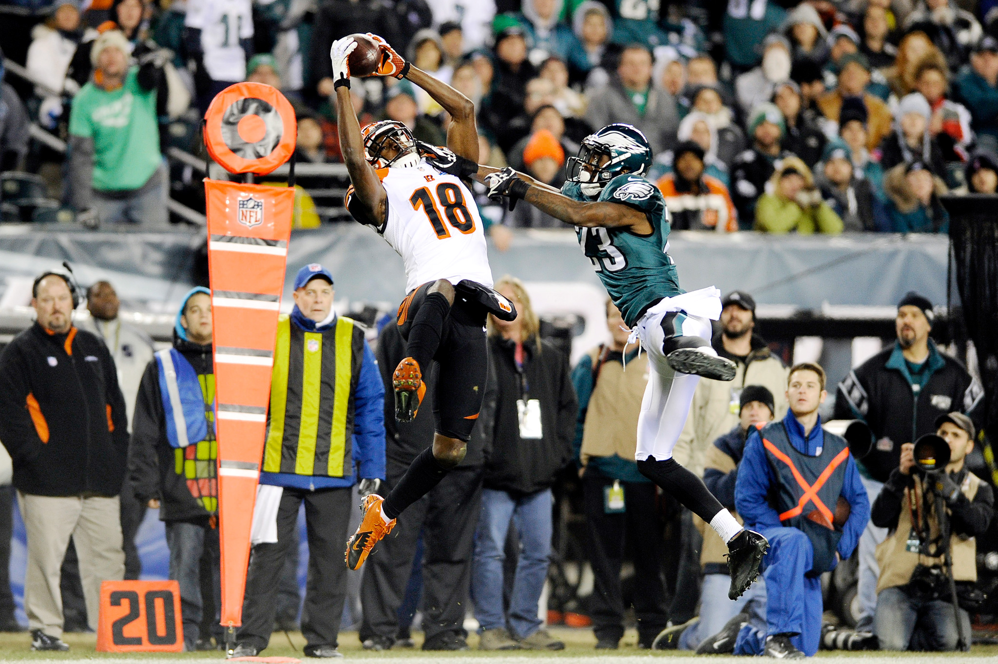 Ball Hawk - Photos Of The Day For Dec. 14, 2012 - ESPN