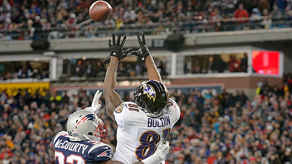 Arizona Cardinals wide receiver Anquan Boldin catches a ball with