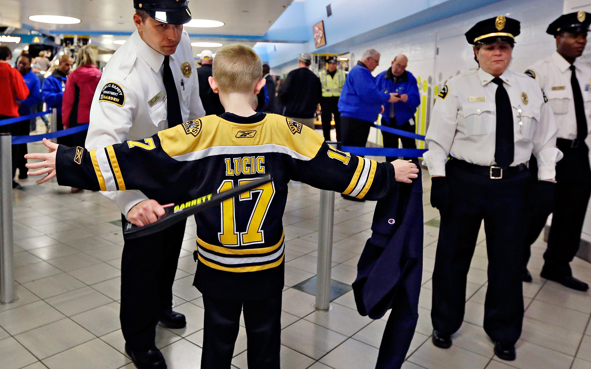 Bruins honor heroes, victims - ESPN - Boston Bruins Blog- ESPN