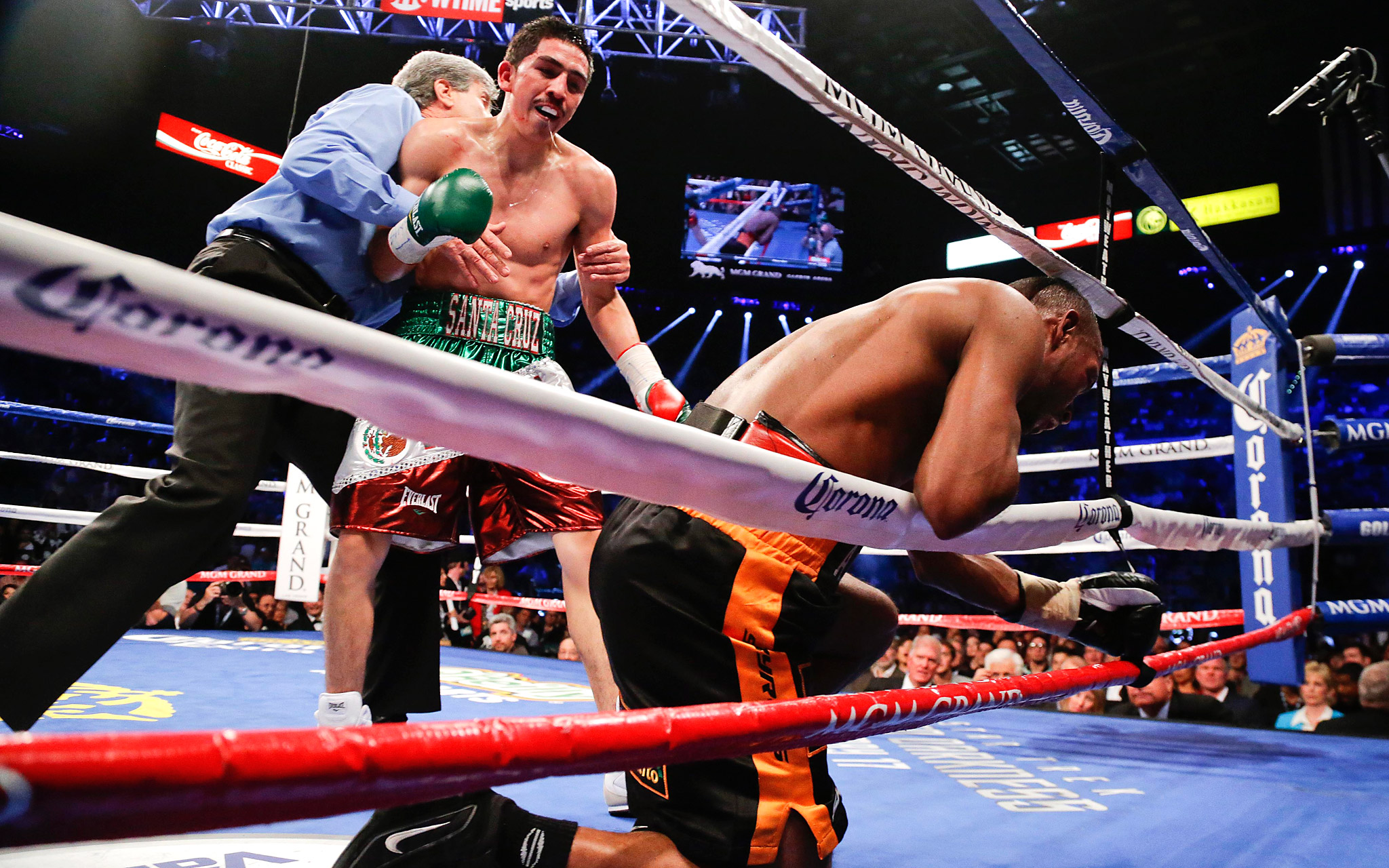 Finishing Move - Gallery: Floyd Mayweather Jr. Vs. Robert Guerrero - ESPN