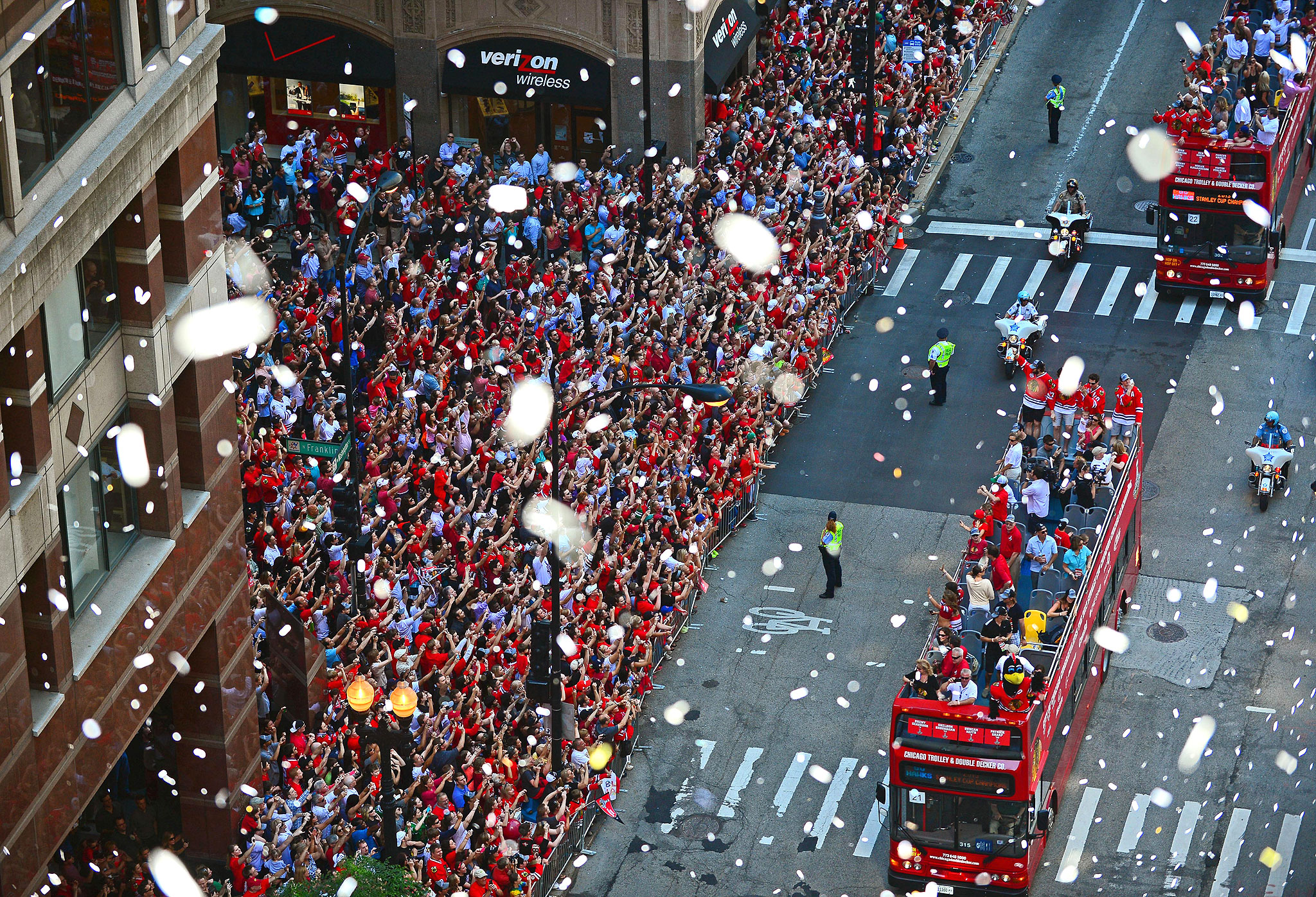 Chicago celebrates Blackhawks' Stanley Cup win with parade, rally