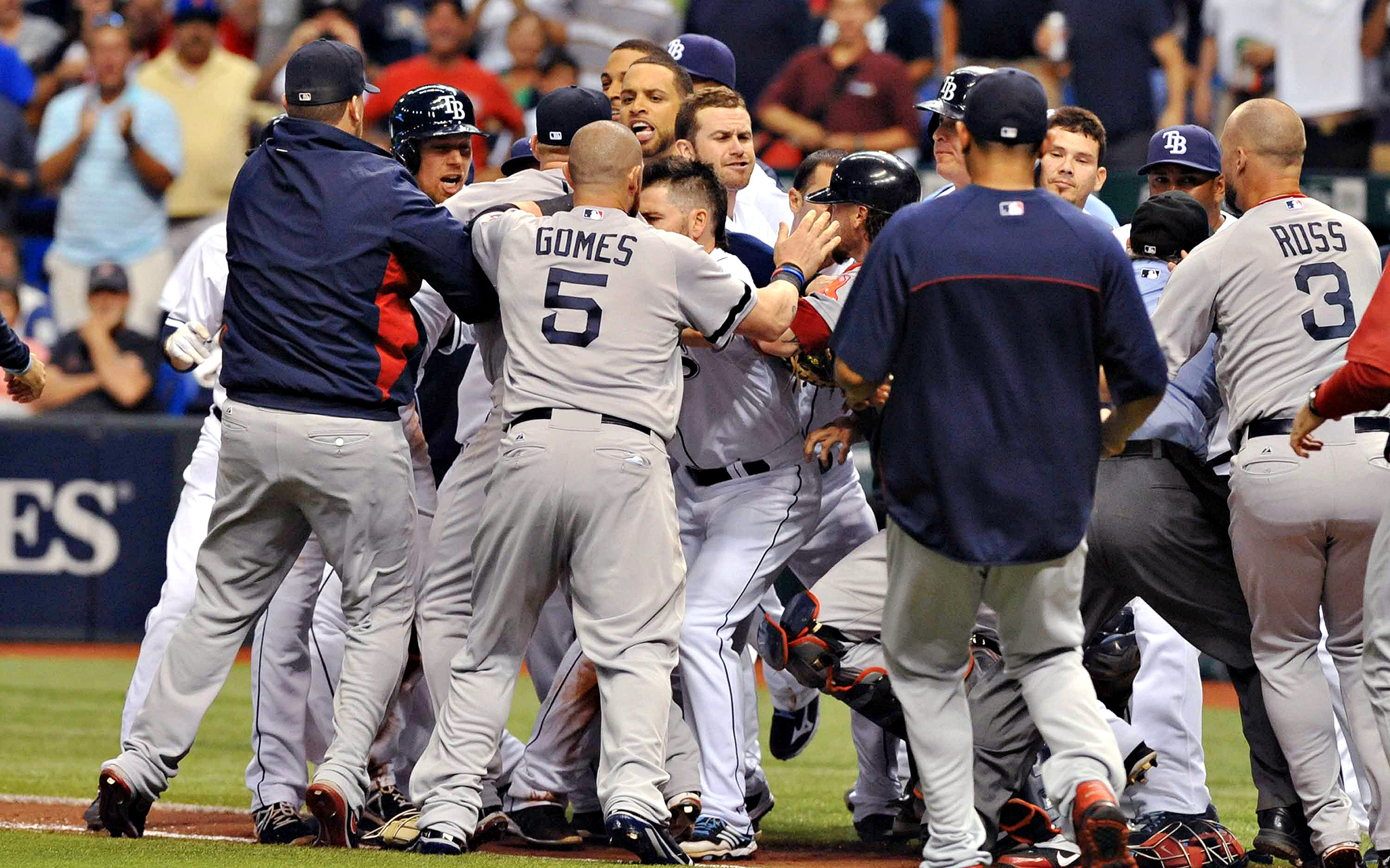 Indians trounce Red Sox in Francona's return to Fenway