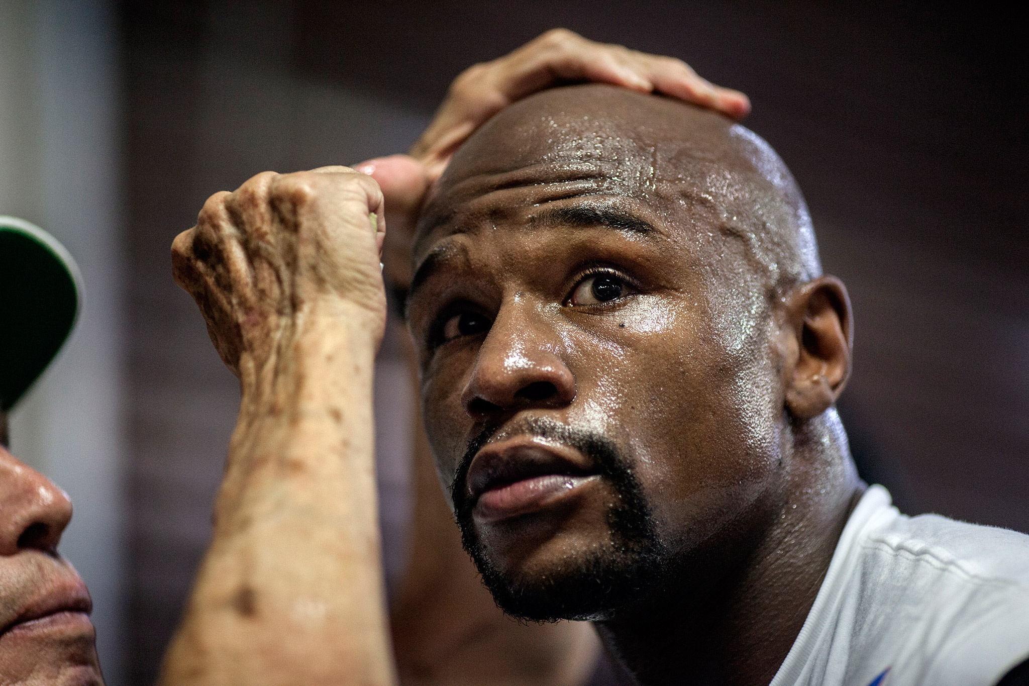 Healing Hands The Prizefighter Floyd Mayweather Jr Espn