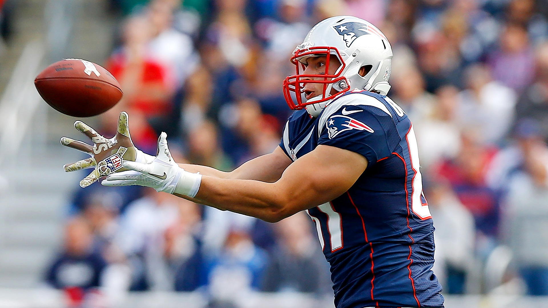 Rob Gronkowski camp, New England Patriots differ on status