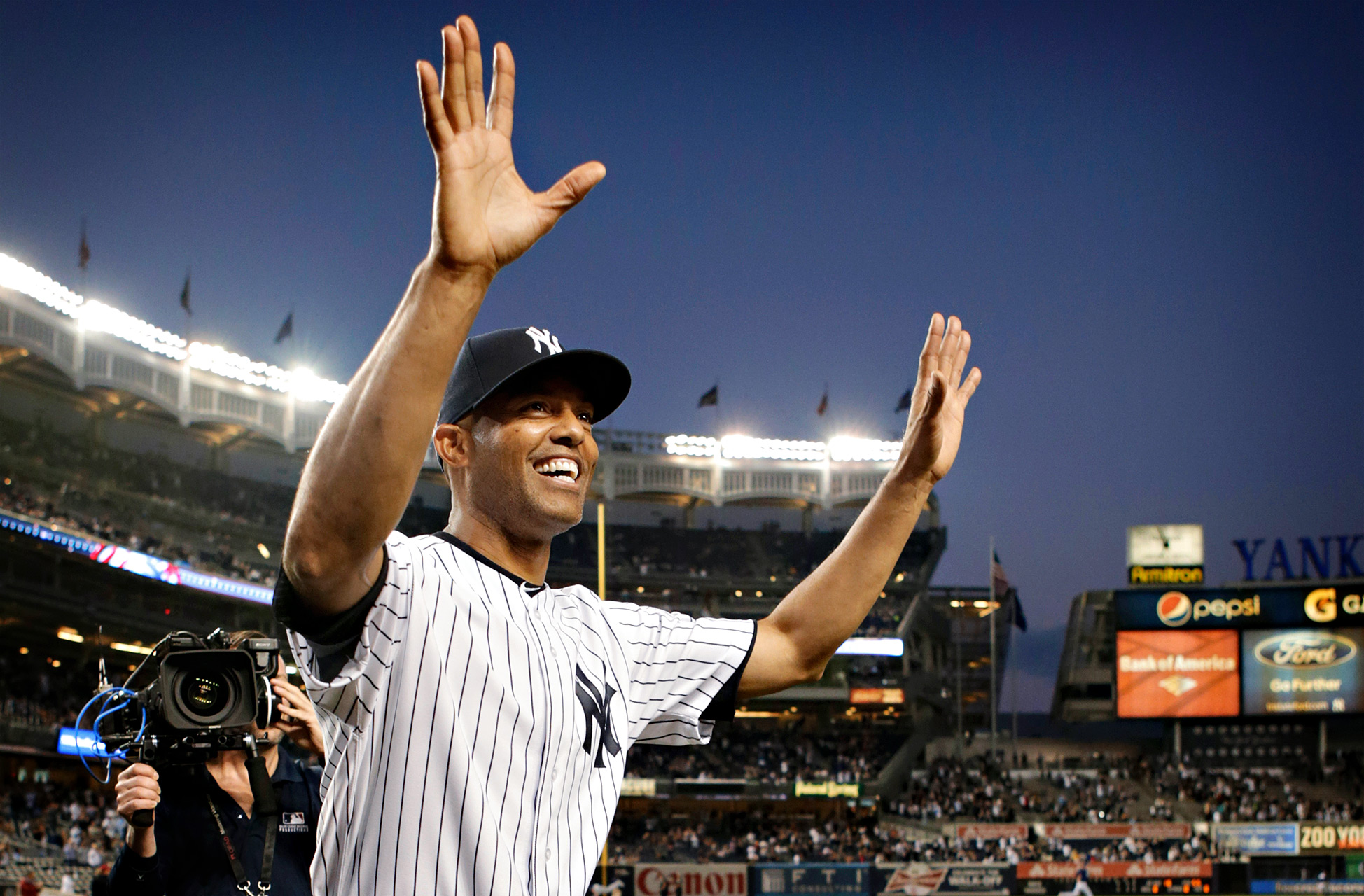 Mariano rivera on the mound hi-res stock photography and images