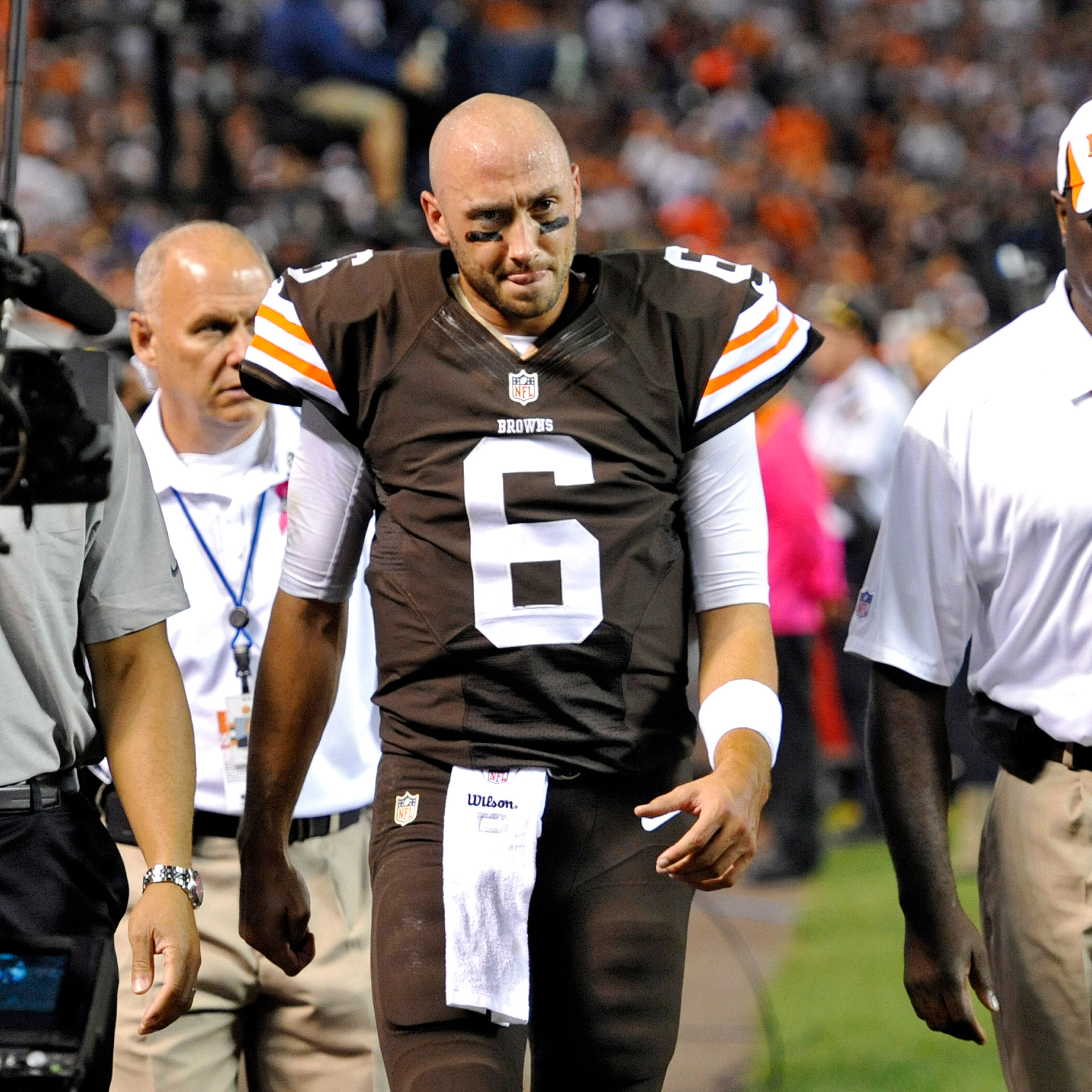 Bills QB EJ Manuel suffers right knee injury, leaves game early 