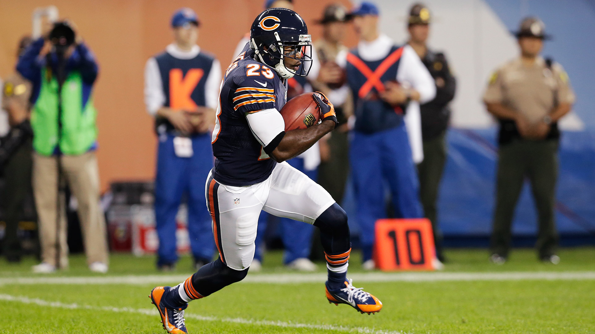 Former NFL return maven Devin Hester retires at 35