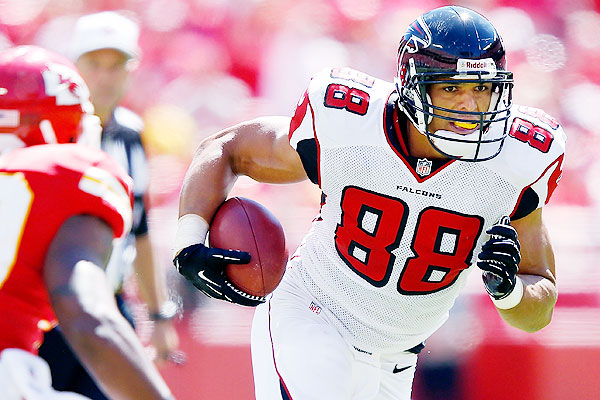 Tony Gonzalez Doesn't Want Falcons to Trade Him Following Julio