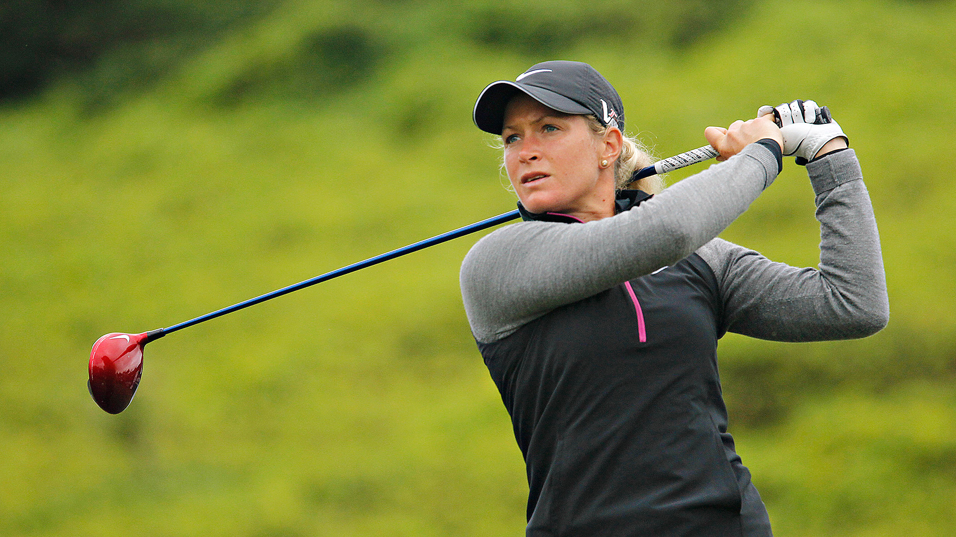 Suzann Pettersen takes first-round lead at Sunrise Championship