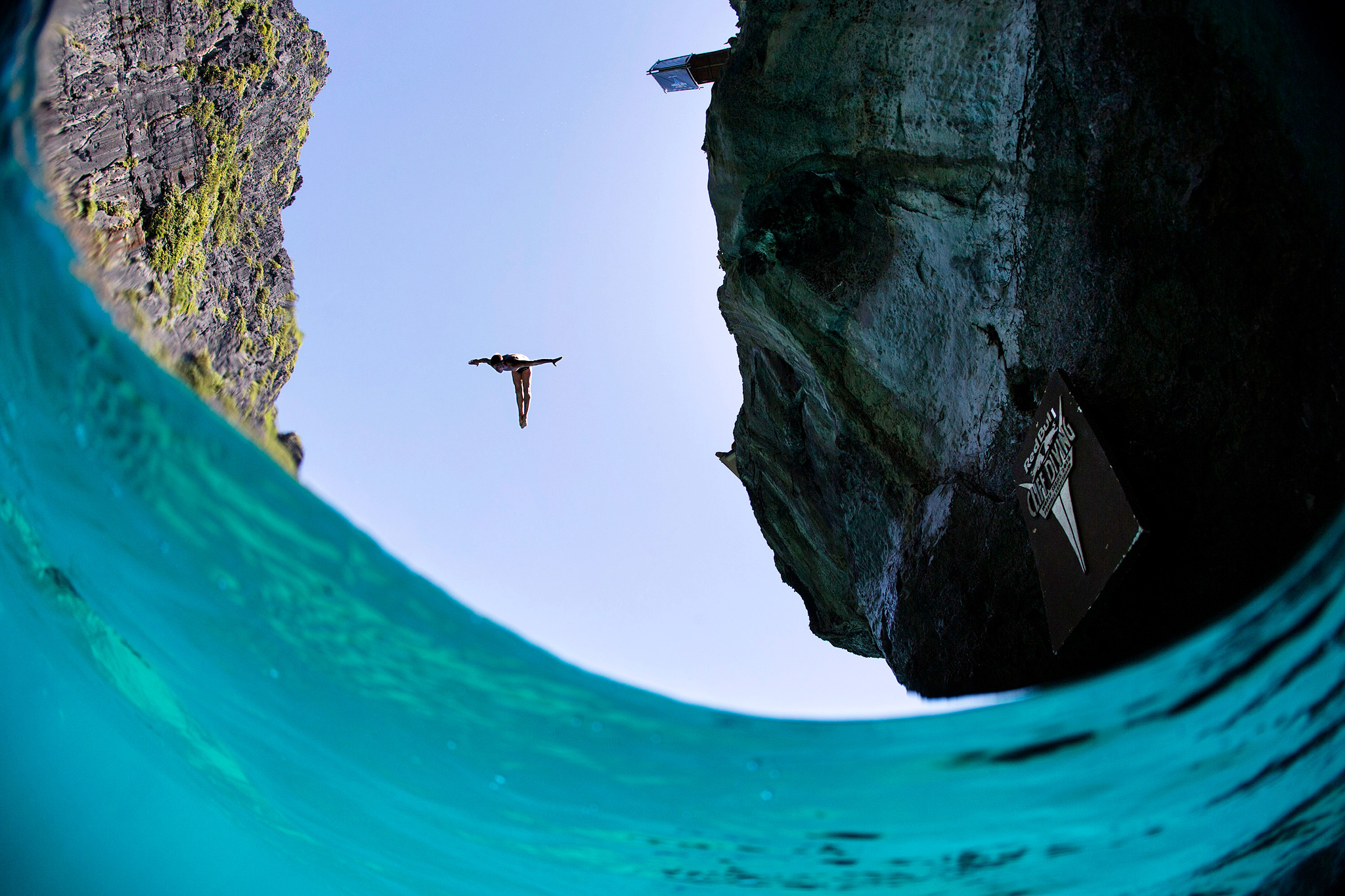 cliff-diving-the-week-in-pictures-for-oct-21-28-2013-espn