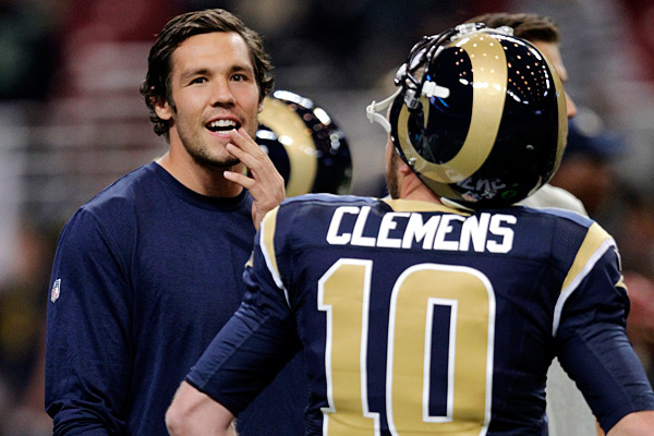 Rams' Sam Bradford tears ACL, out for season