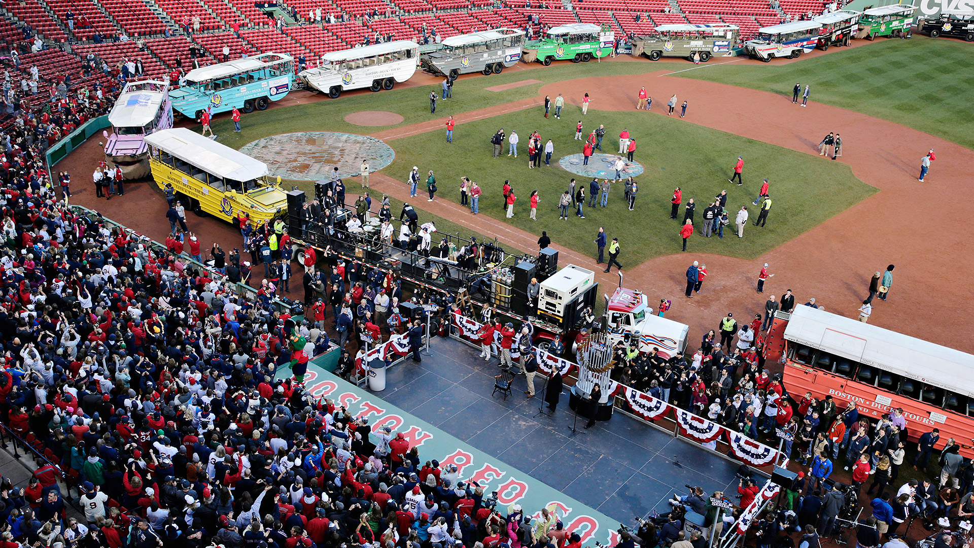 Title Town: Patriots, Red Sox celebrate championship wins at Fenway Park