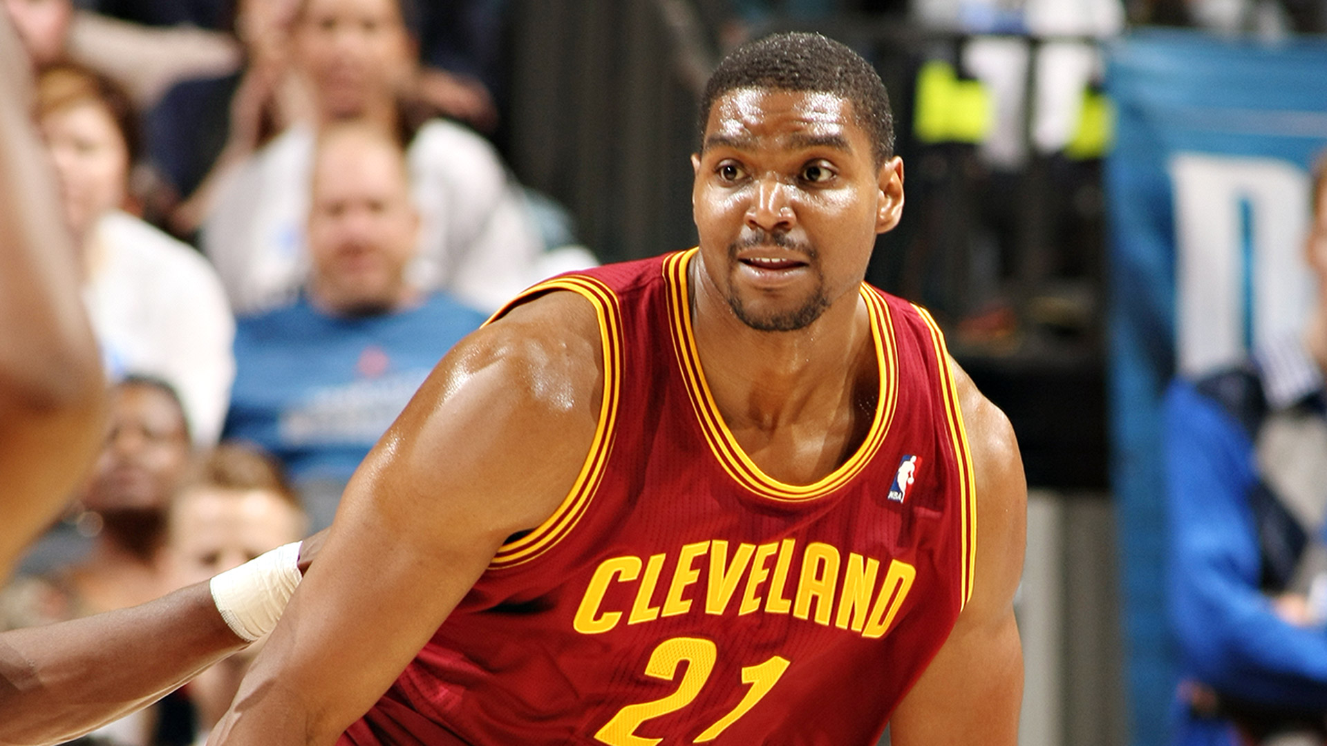 Cavaliers trade Andrew Bynum and draft picks to the Bulls for Luol
