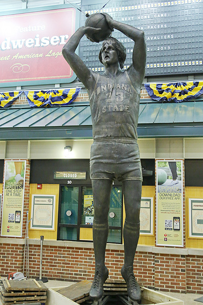 Indiana State unveils bronze statue of Larry Bird