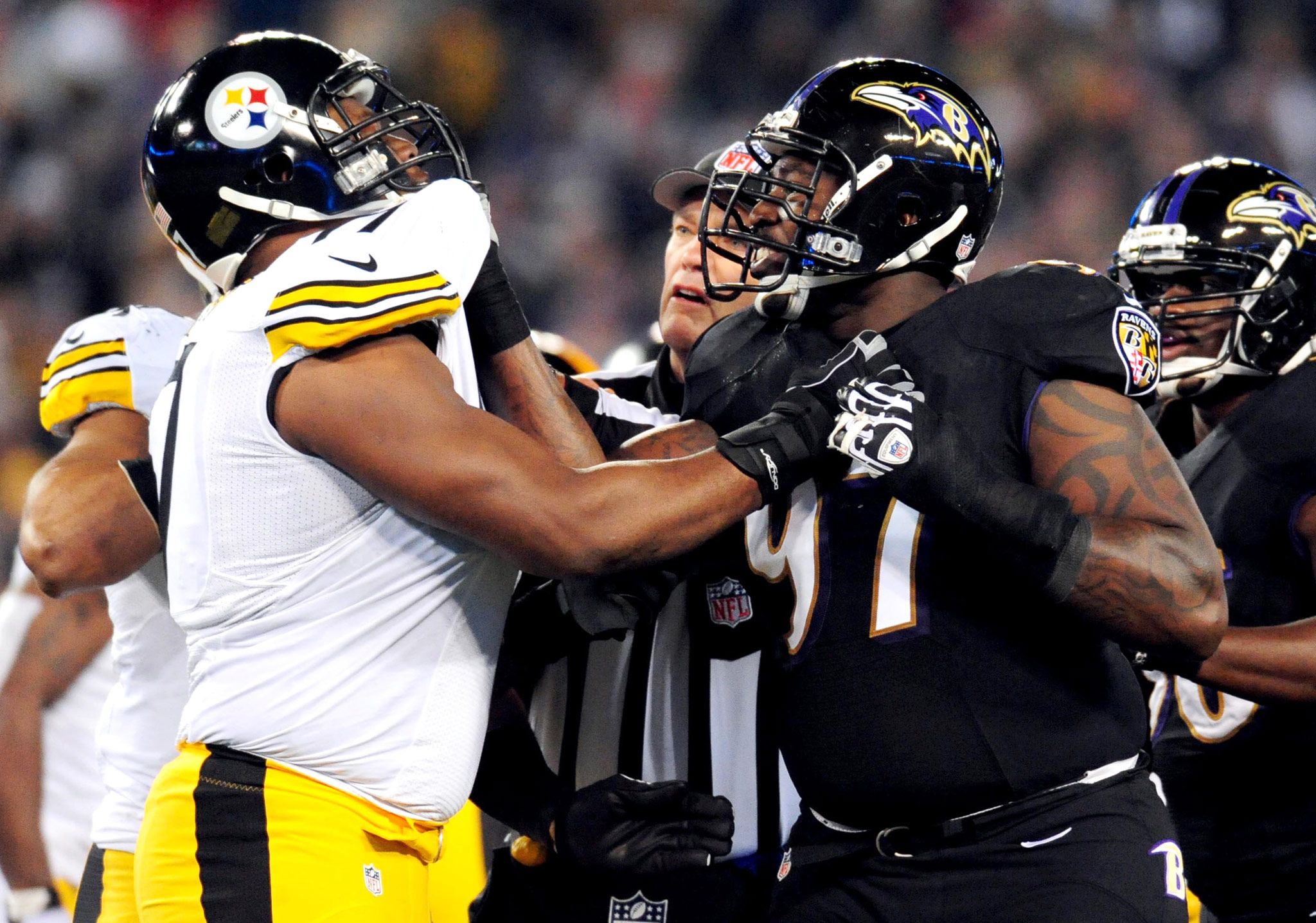 Fighting For Position NFL Week 13 in Pictures ESPN