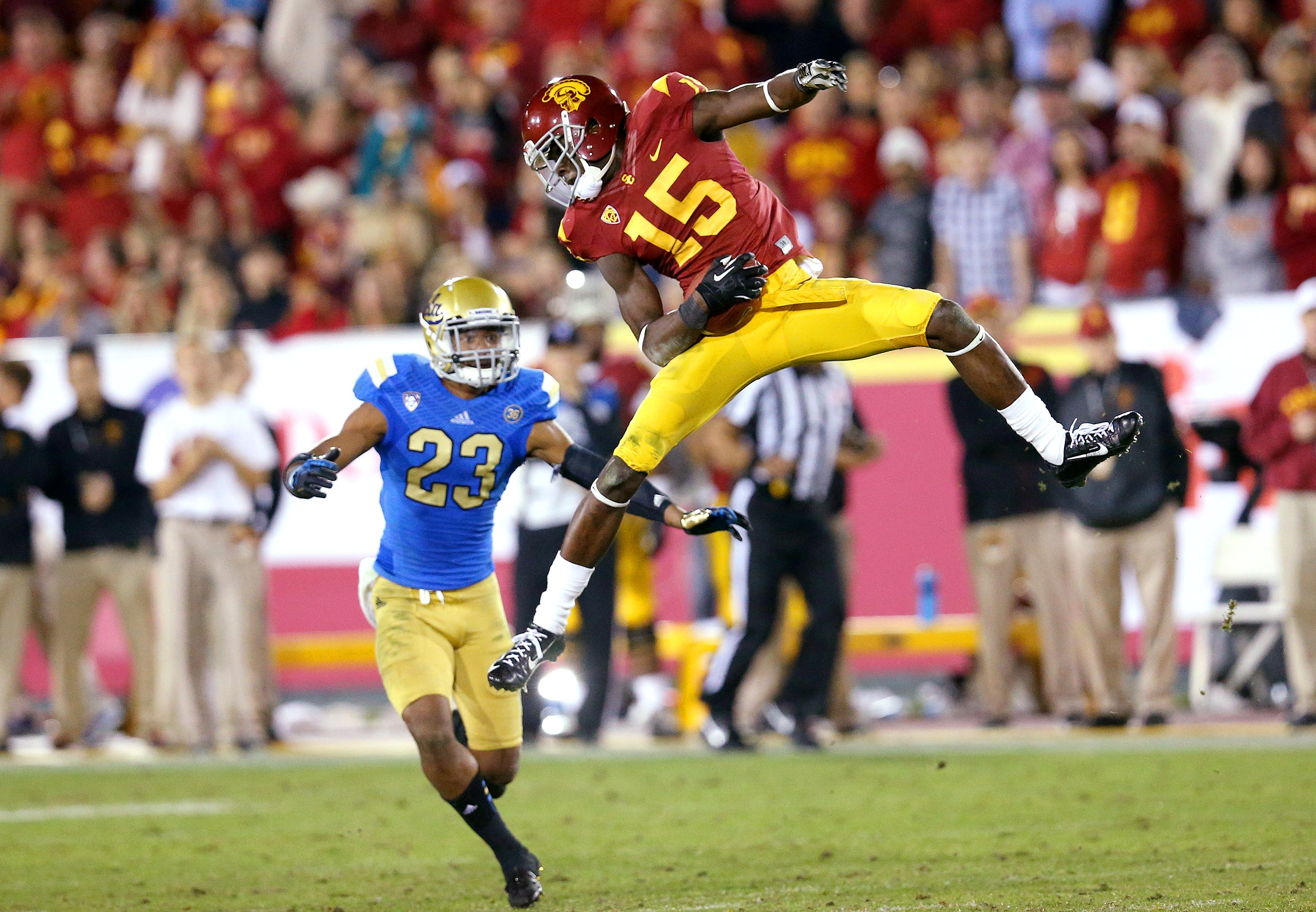 Leaping Trojan - The Week in Pictures for Nov. 25-Dec. 1, 2013 - ESPN