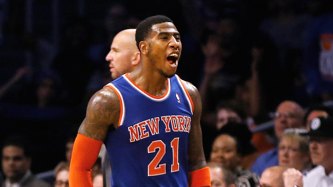 Knicks' Iman Shumpert out with knee injury, not traded