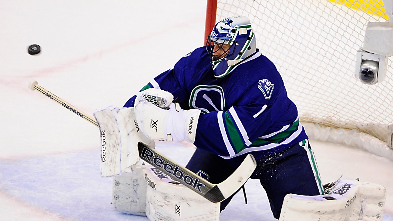 Report: Canucks trade goalie Roberto Luongo to Panthers - Sports Illustrated
