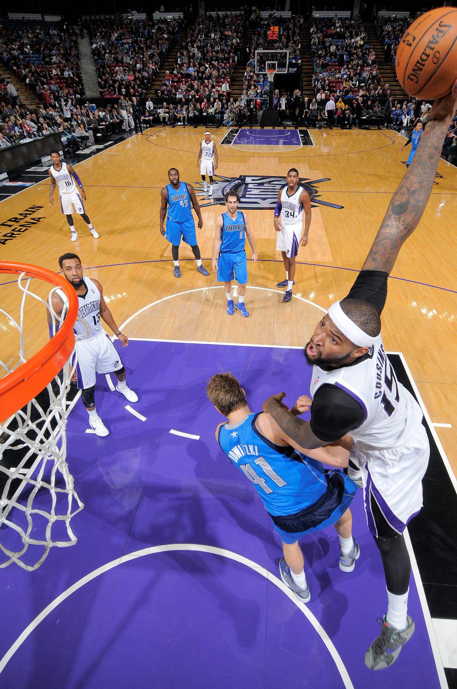 DeMarcus Cousins - The Week in Pictures for Dec. 9-15, 2013 - ESPN