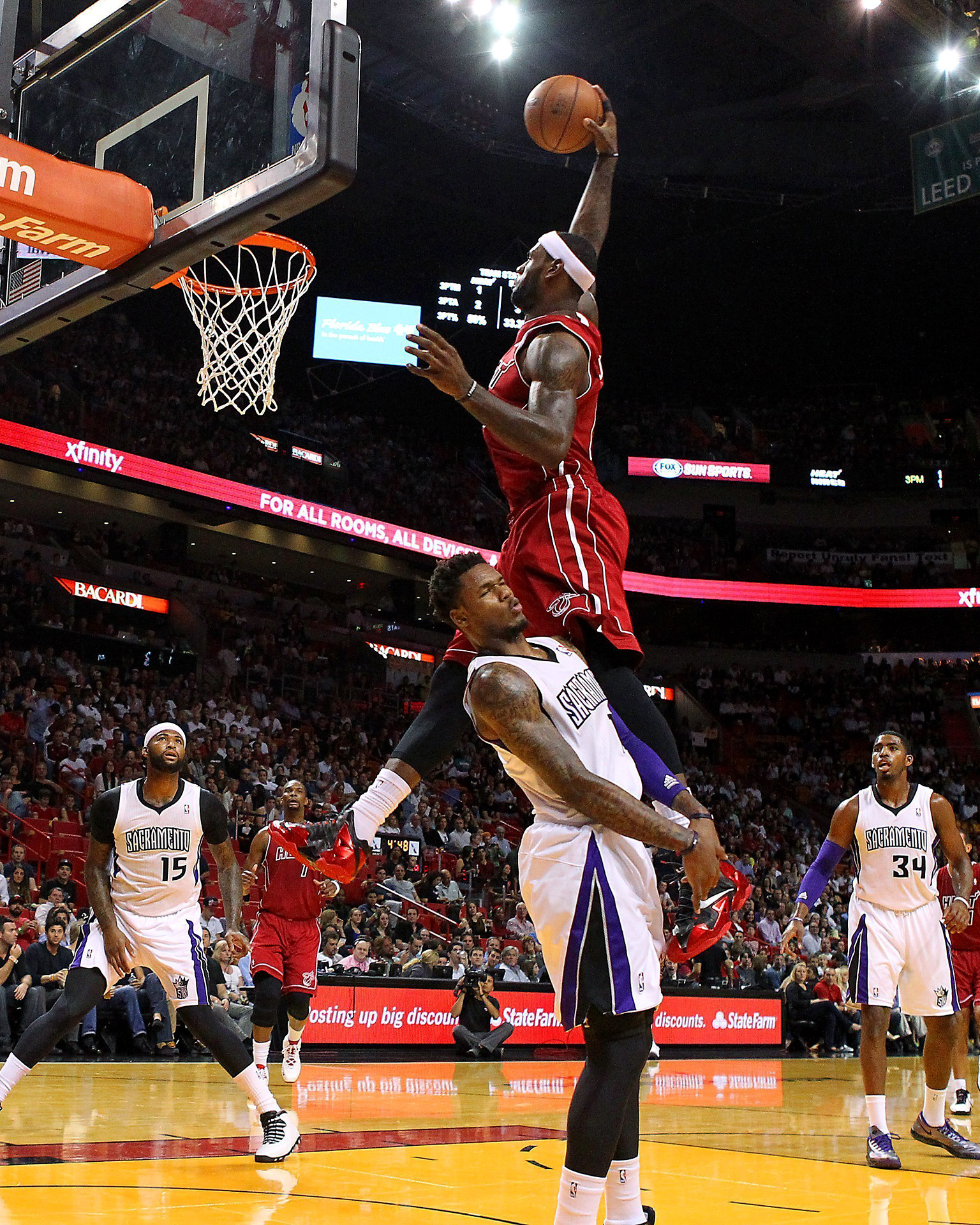 Air LeBron - The Week in Pictures for Dec. 16-22, 2013 - ESPN