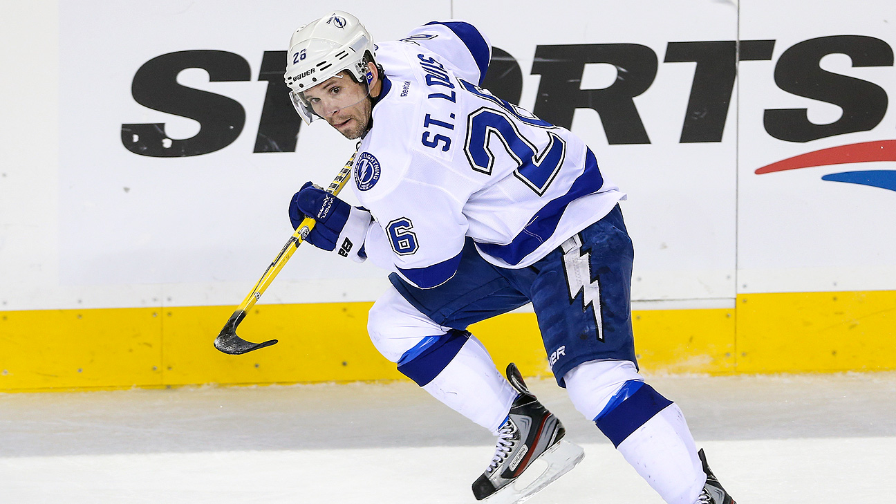 Laughs, tears as Lightning retires Marty St. Louis' No. 26