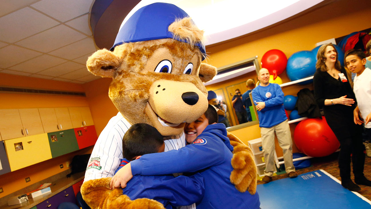 Chicago Cubs picked wrong time to introduce Clark the Cub mascot to  disgruntled fan base - ESPN