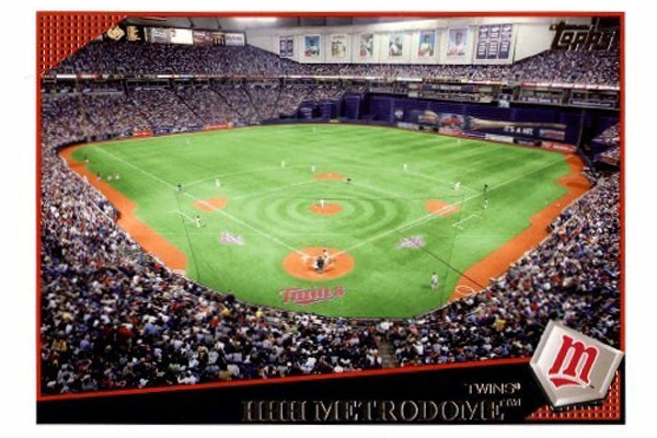 At Metrodome, Going From Baseball to Football to Baseball, Quickly - The  New York Times