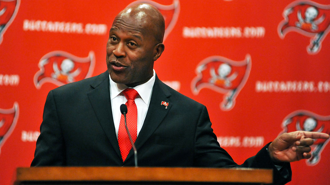 Illinois Football hires former Chicago Bears coach Lovie Smith