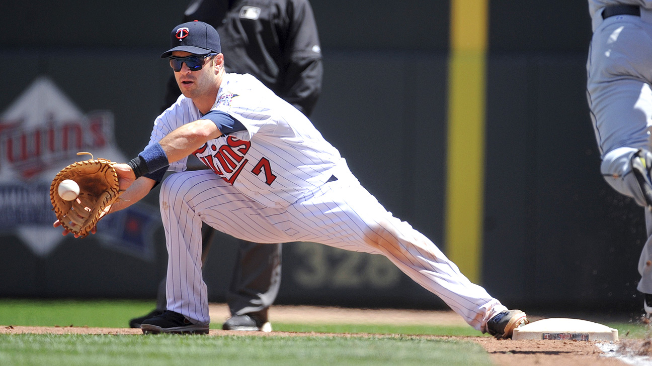 Minnesota Twins Joe Mauer ignores critics and extends his career - ESPN The  Magazine - ESPN