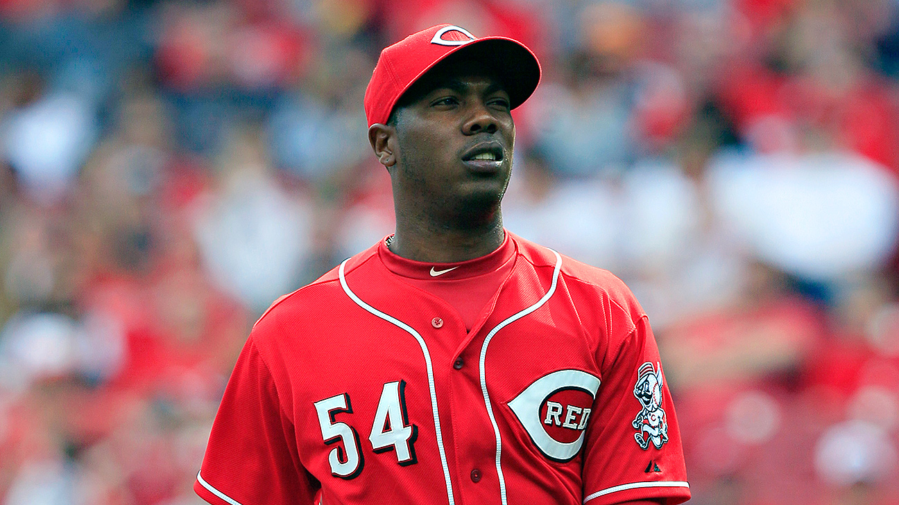 Aroldis Chapman struck in face by line drive, suffers fractures above left  eye and nose