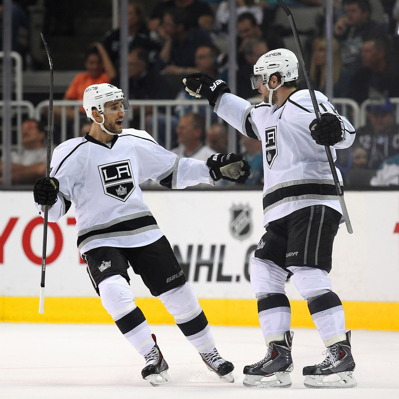 Kings continue surge with Stadium Series win over Sharks 