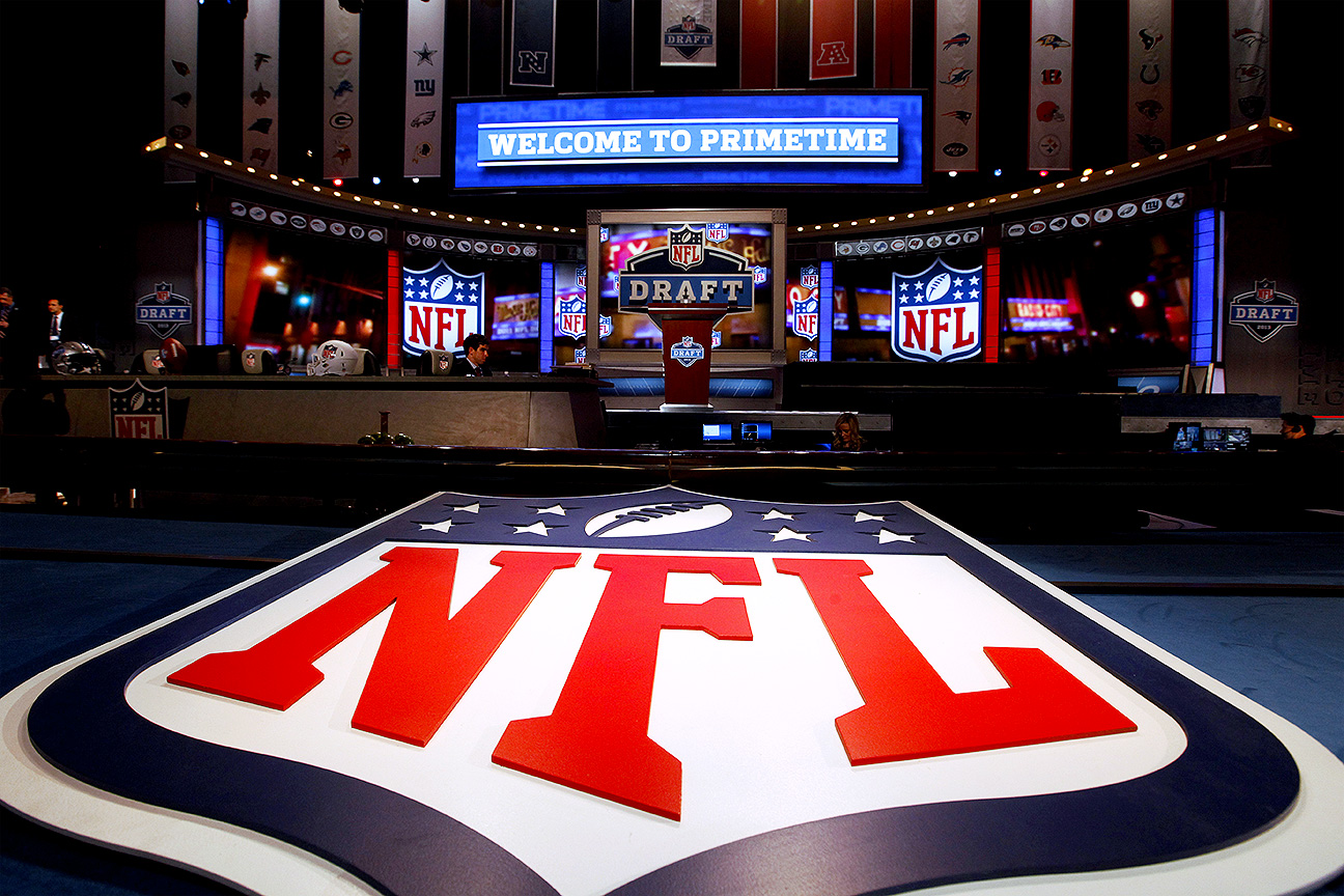Eagles, Saints shake up first round with trade