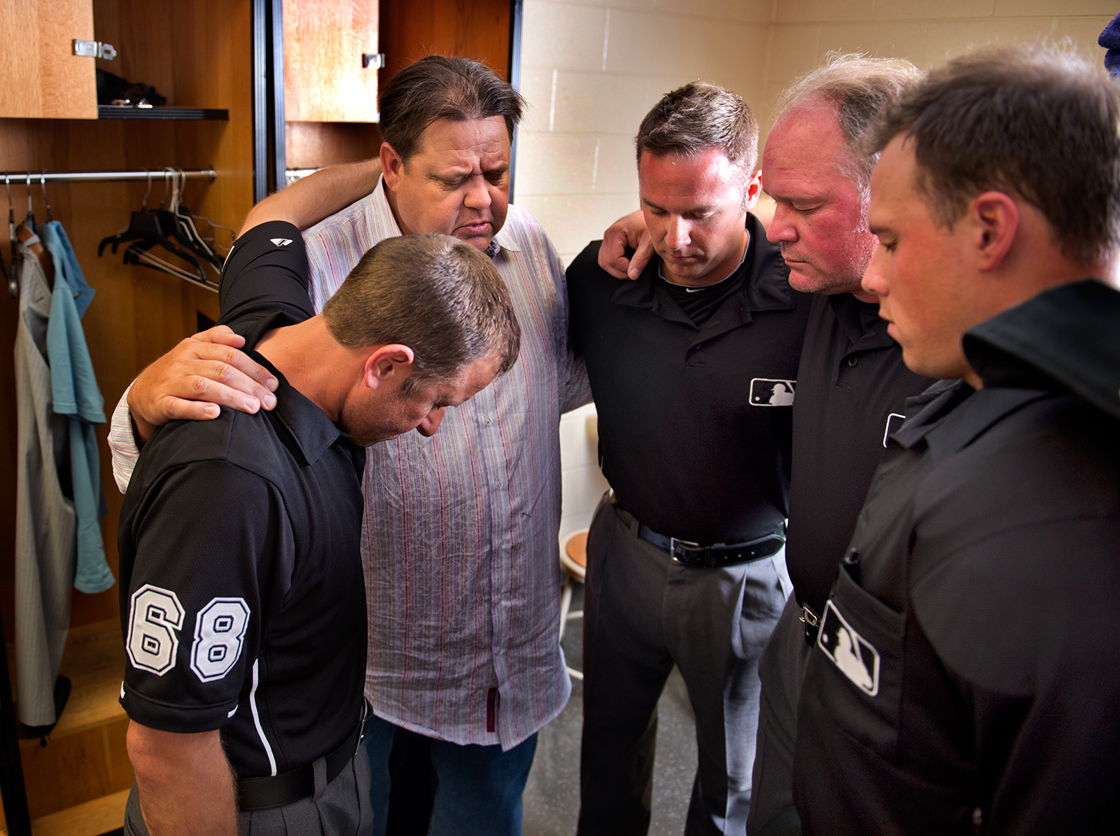 MLB umpires flock to Pastor Dean to be baptized - ESPN The Magazine