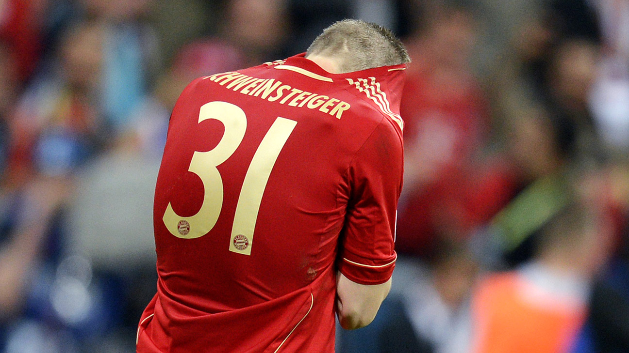 wervelkolom Praten Thespian Bayern should retire Schweinsteiger 31 jersey says Hitzfeld