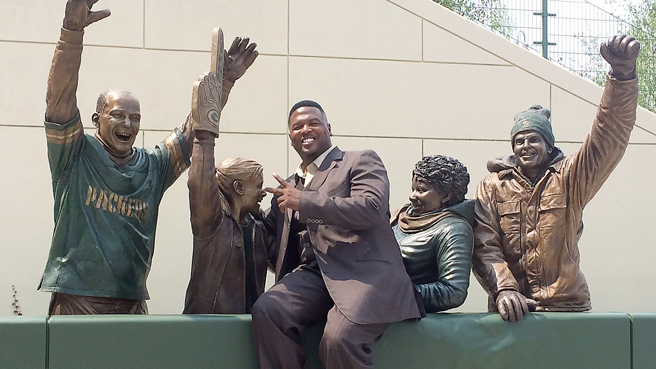 LeRoy Butler leaps into the Pro Football Hall of Fame