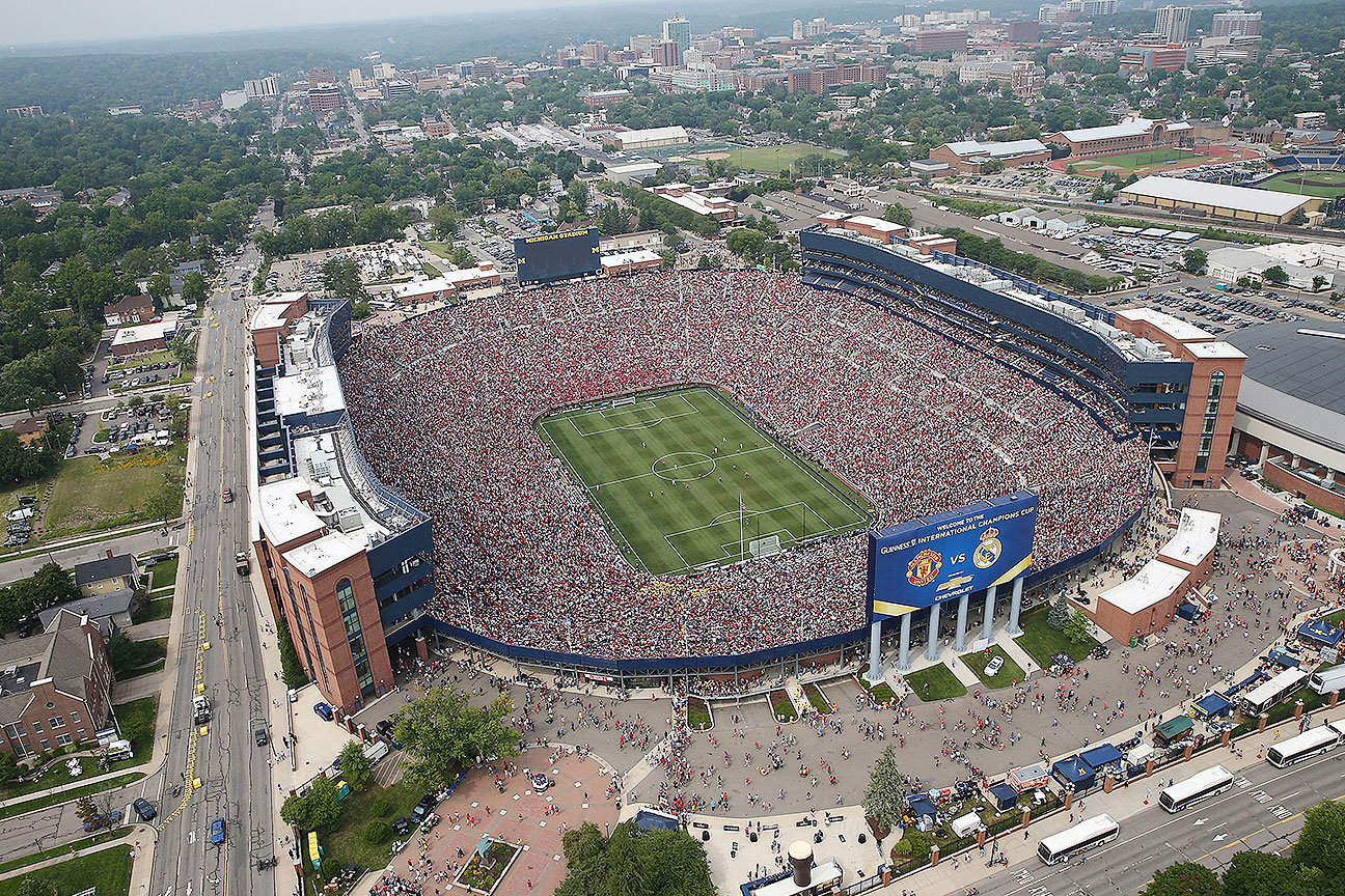 Manchester United on X: 👤 109,318 fans 🔝 United vs Real Madrid 🏟️  Michigan Stadium Throwback to when United and Real Madrid played in front  of a record US soccer crowd in