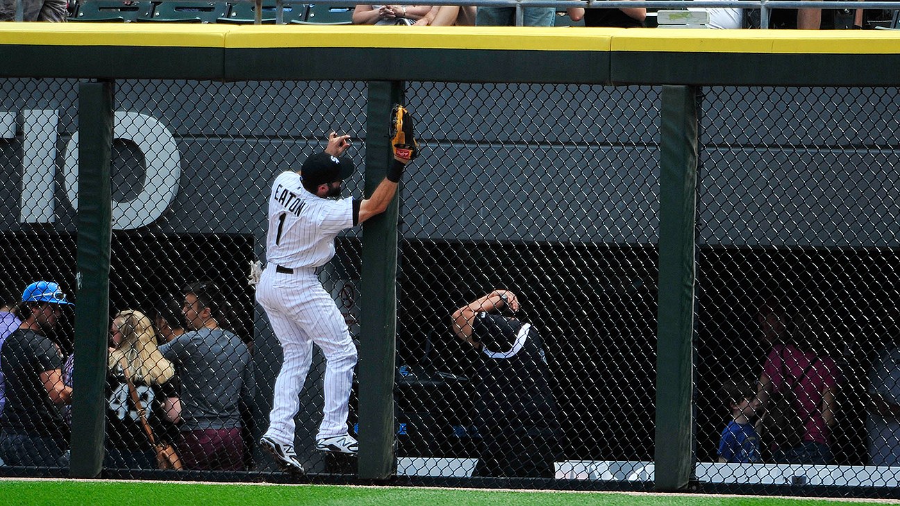 White Sox's Adam Eaton blows bubble while hitting grand slam