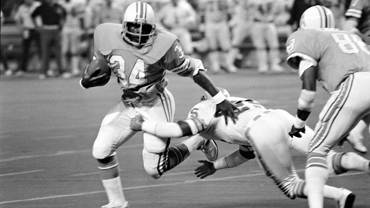 Houston Oilers Earl Campbell in action, rushing vs Los Angeles