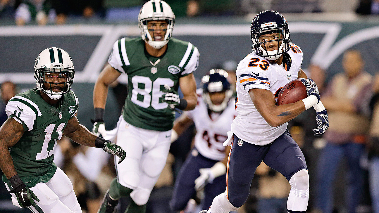 Chicago Bears running back Matt Forte (22) eludes tackles on his way to a  22-yard touchdown against the New York Jetsin the first half an NFL  football game in Chicago, Sunday, Dec.