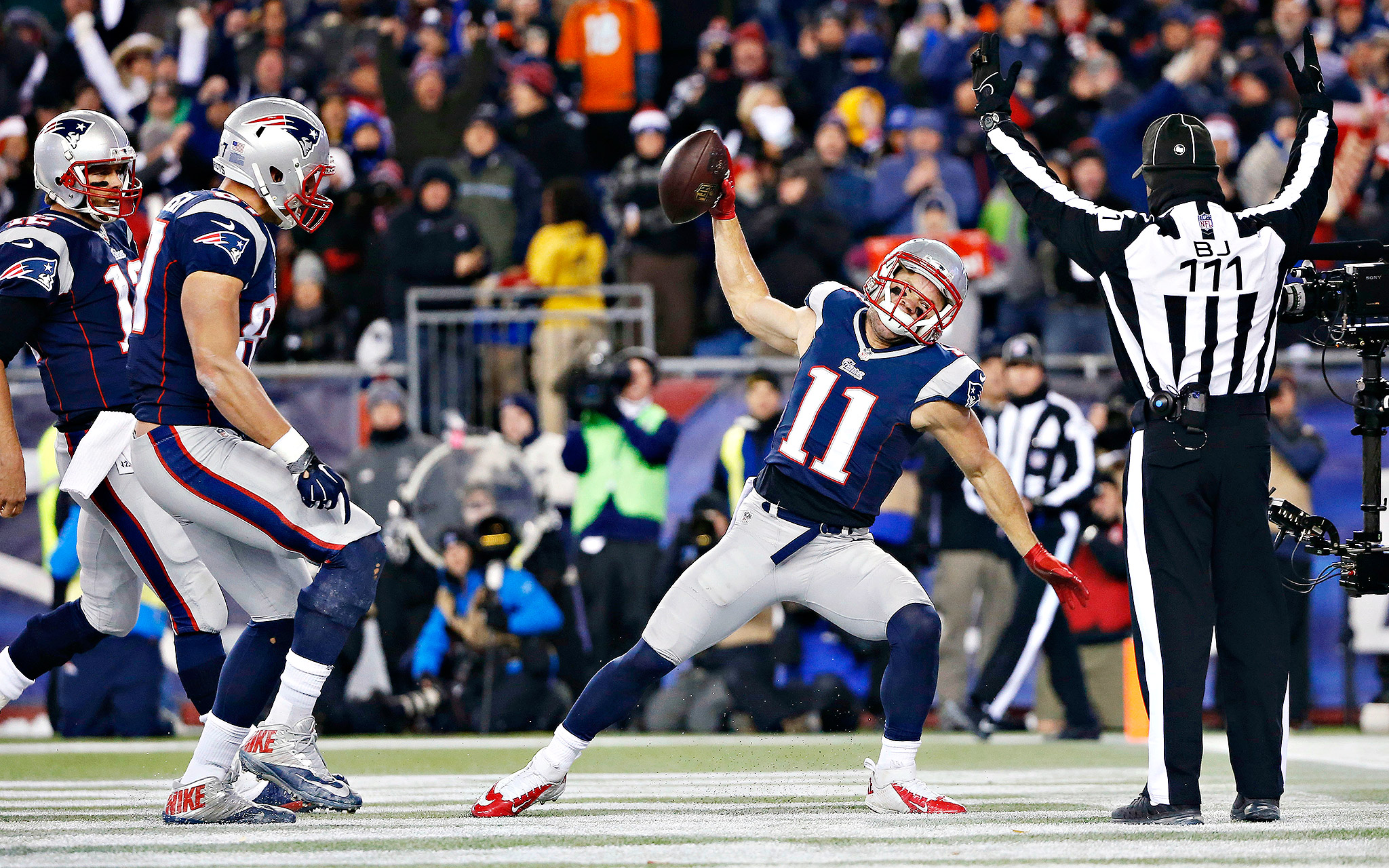 ESPN - Tom Brady x Peyton Manning 8 Super Bowls rings, 8 MVPs, and 2 future  Hall of Famers in 1 photo 