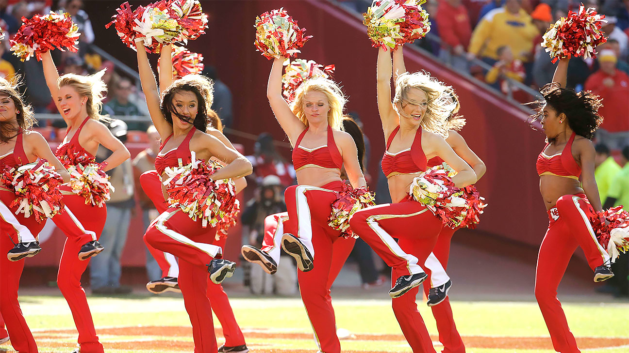 Cheerleaders at Connecticut high school say midriff-baring