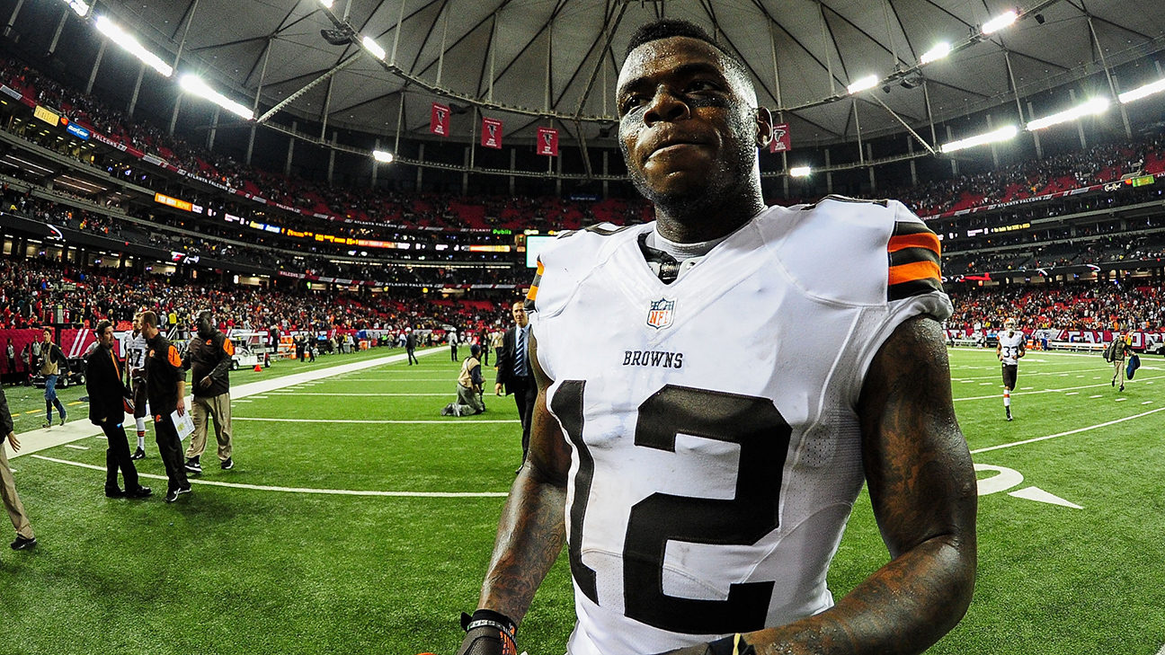 Report: New England Patriots remain committed to Josh Gordon despite most  recent suspension