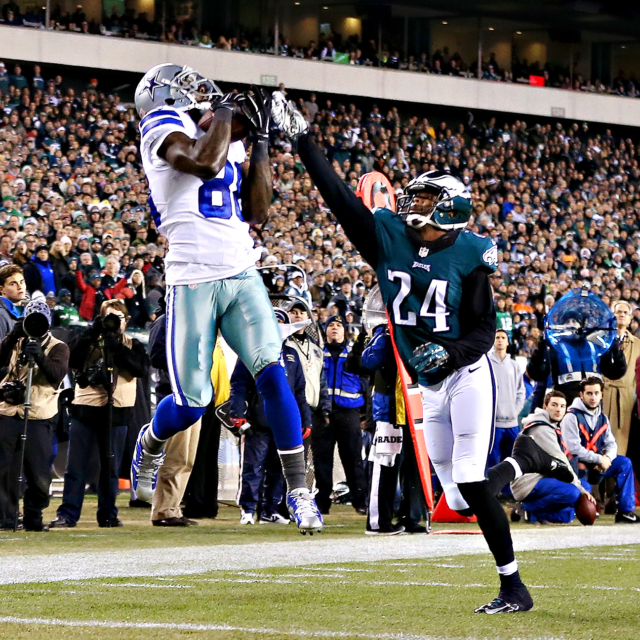 December 14, 2014: Dallas Cowboys free safety J.J. Wilcox (27) in action  during the NFL game between the Dallas Cowboys and the Philadelphia Eagles  at Lincoln Financial Field in Philadelphia, Pennsylvania. The