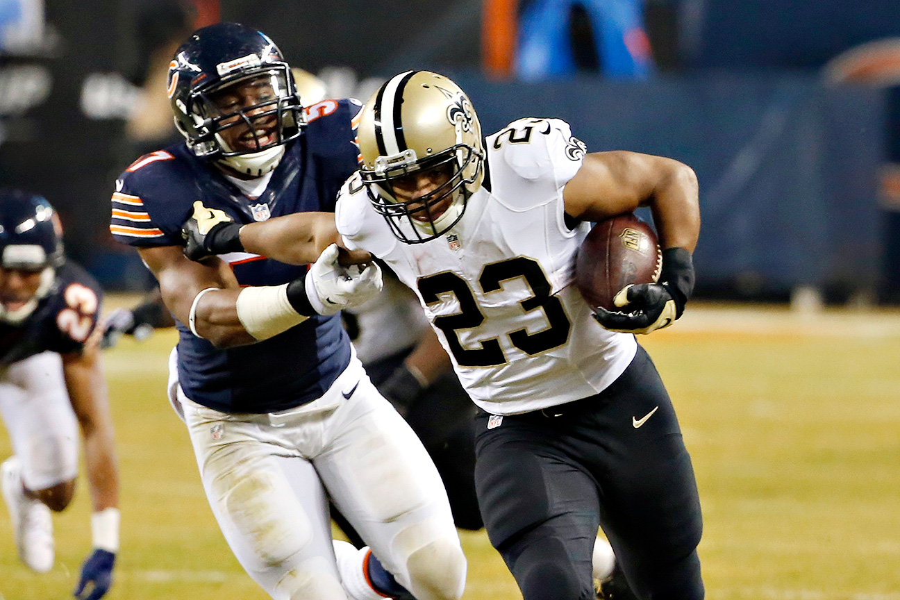 November 29, 2018: New Orleans Saints quarterback Drew Brees #9 under  center during a Thursday Night Football NFL game between the New Orleans  Saints and the Dallas Cowboys at AT&T Stadium in