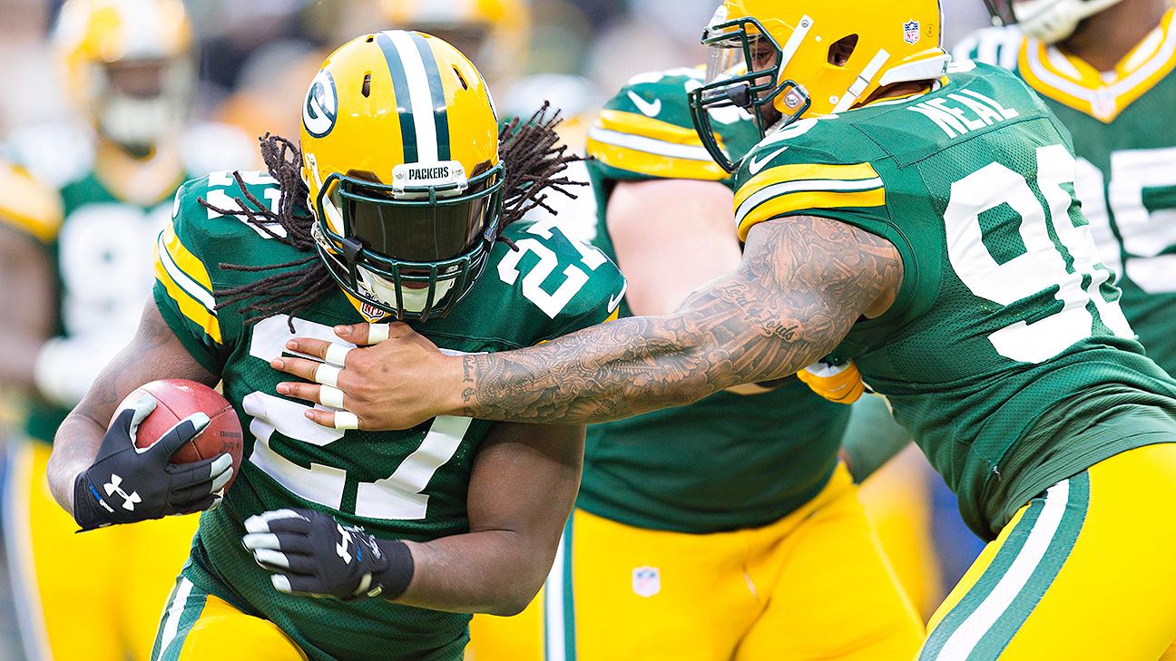 Green Bay Packers: Eddie Lacy hammers away at Ravens' defense