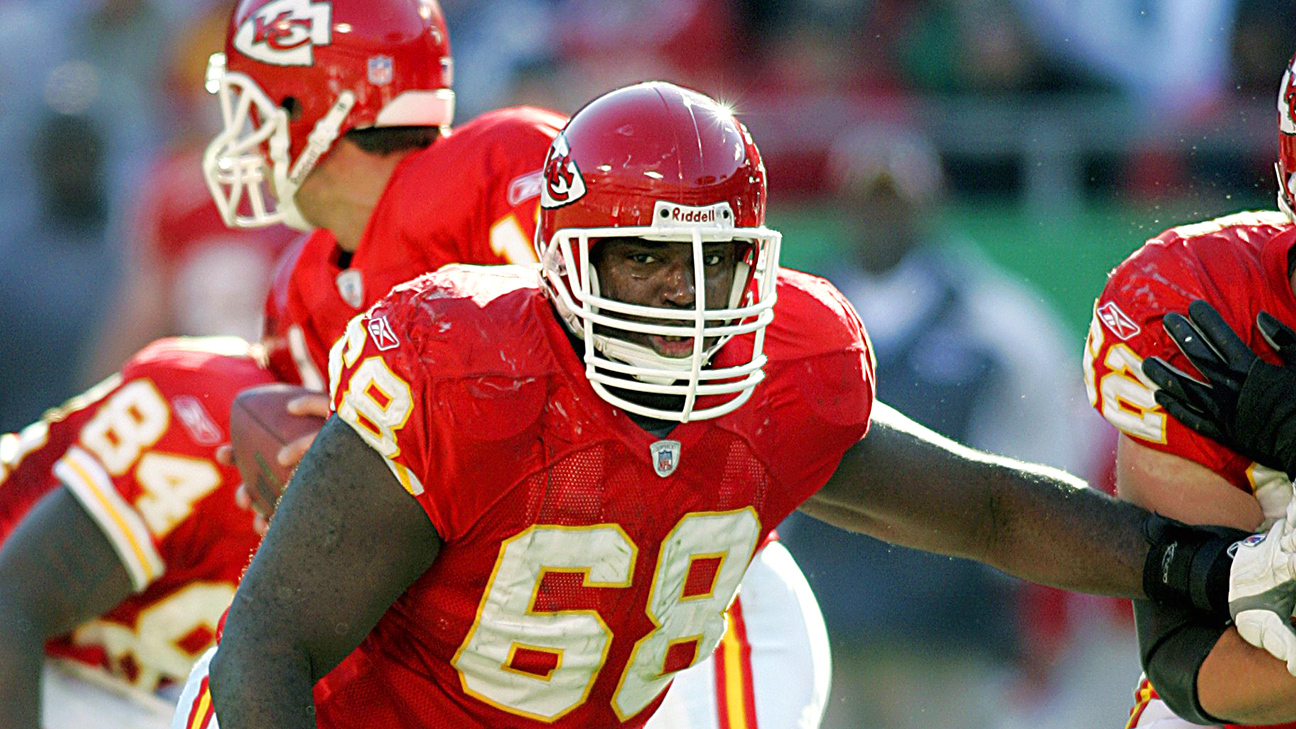 Pacheco's Chiefs helmet now in Pro Football Hall of Fame