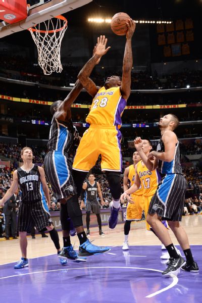 Tarik Black plays hard, makes a difference - Los Angeles Lakers Blog - ESPN