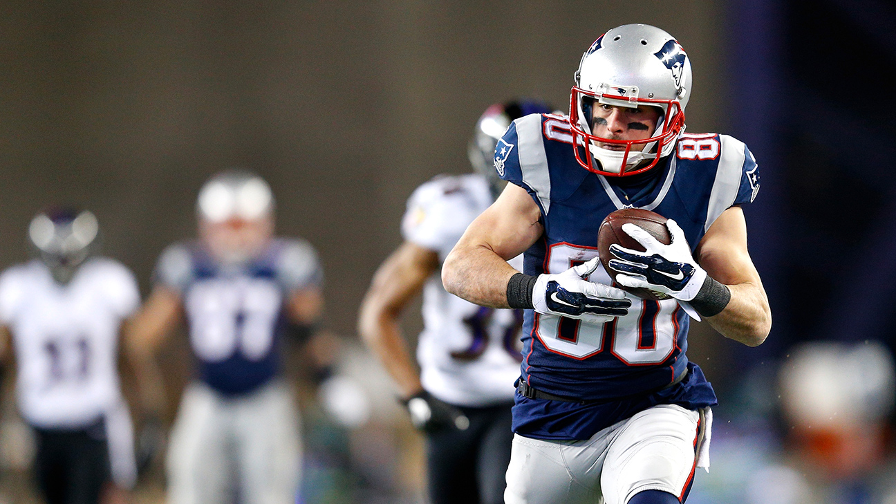 Here's how many millions Danny Amendola gave up to stay a Patriot 